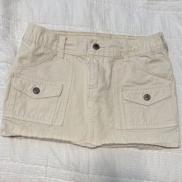 Brandy Melville Dresses & Skirts - J Galt Casual Cream Mini Skirt with Pockets
